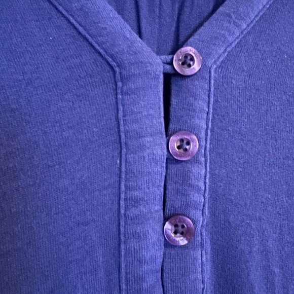 Lily pulitzer stretchy and smooth medium size top - Picture 3 of 9